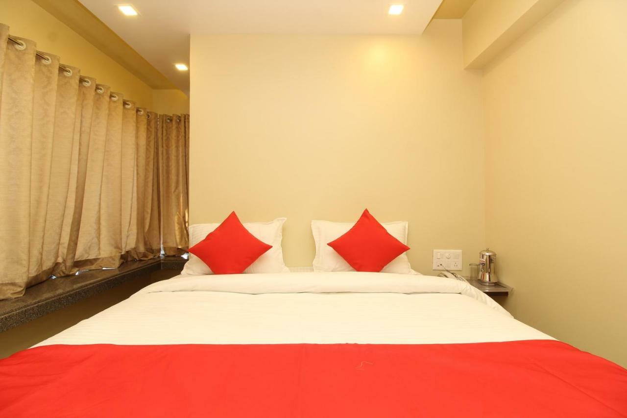 Oyo 37468 Nisha Lodging Hotel Solapur Esterno foto