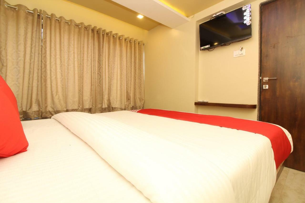 Oyo 37468 Nisha Lodging Hotel Solapur Esterno foto