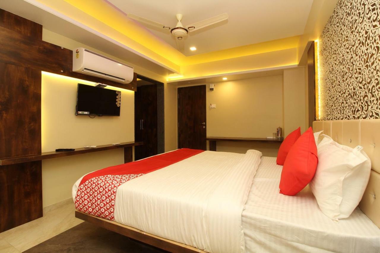 Oyo 37468 Nisha Lodging Hotel Solapur Esterno foto